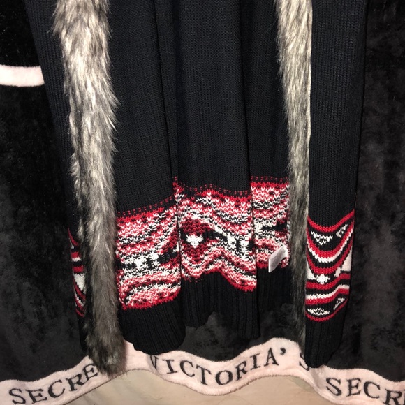 Sleeveless Cardigan - Picture 4 of 7